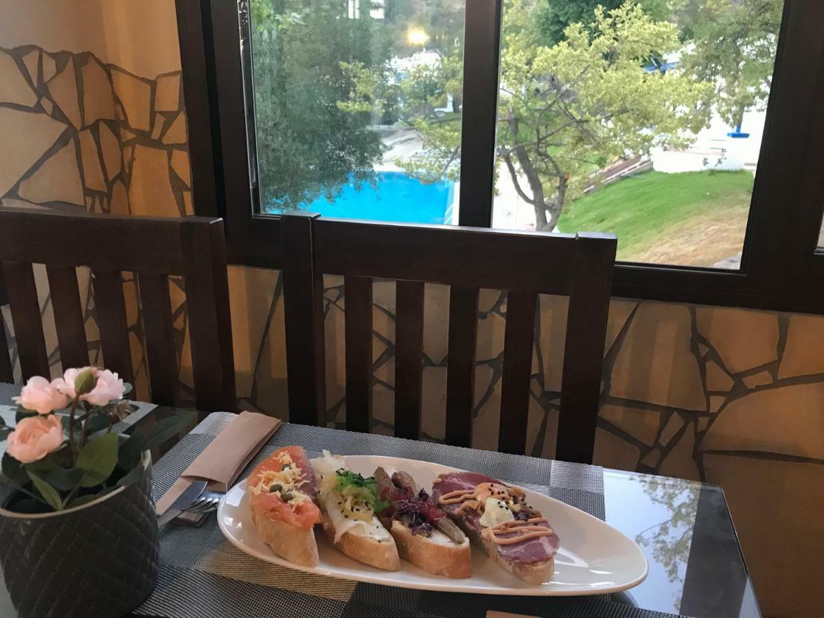 Hotel Rural & Restaurante Las Camaretas コルテス・デ・ラ・フロンテラ エクステリア 写真